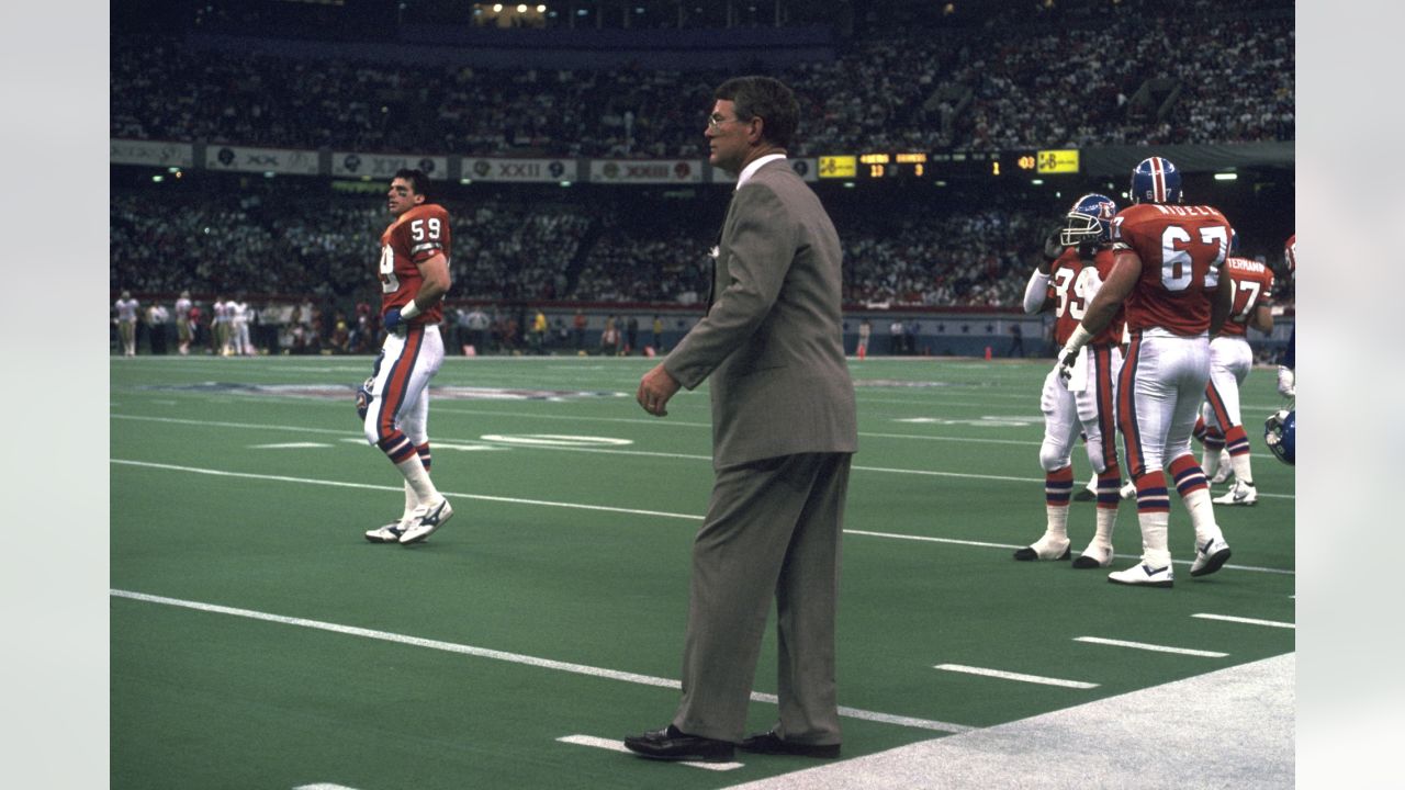 Super Bowl V, Dallas Cowboys Dan Reeves victorious during game vs