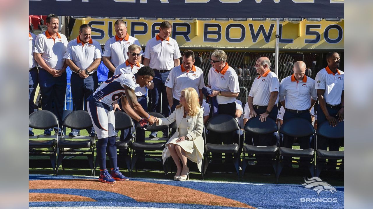 Peyton Manning meets with Demaryius Thomas' mother after Super Bowl  walkthrough