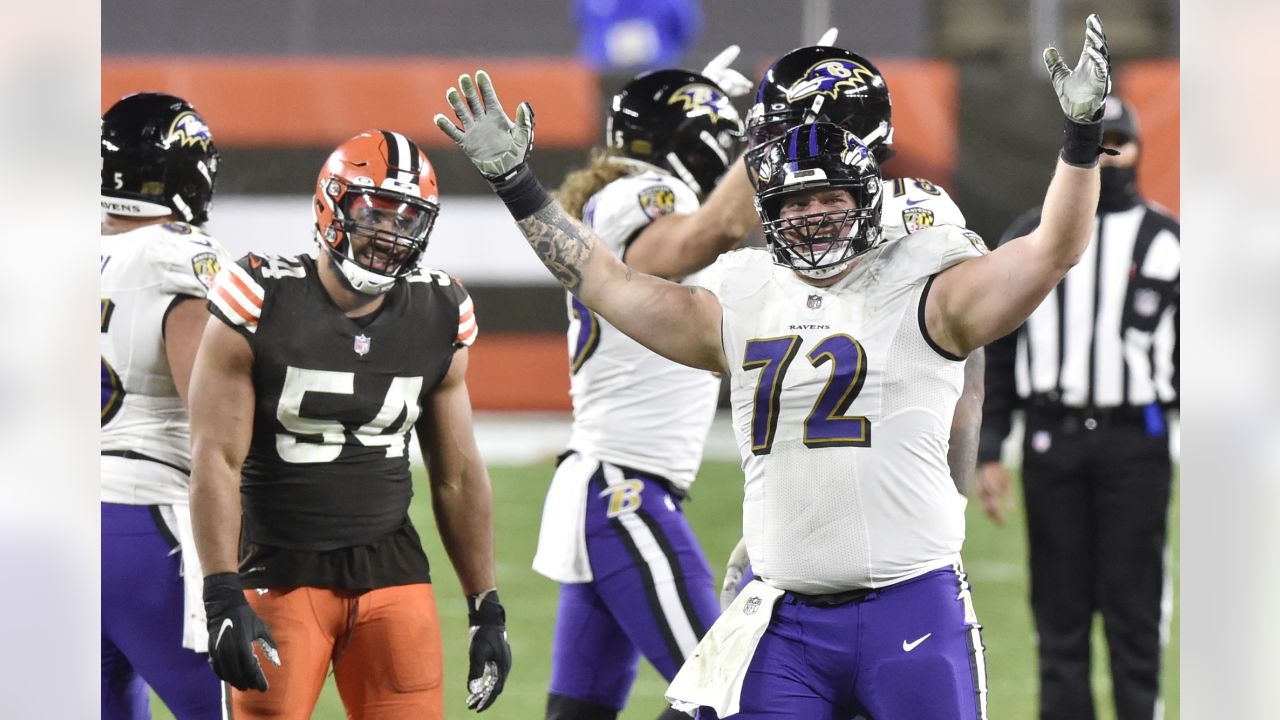 Denver Broncos guard Ben Powers, right, squares off against guard