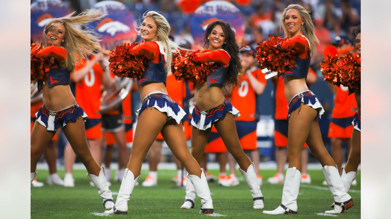 Denver Broncos cheerleaders during an NFL preseason football game, Aug. 27,  2022, in Denver. (AP Photo/David Zalubowski Stock Photo - Alamy