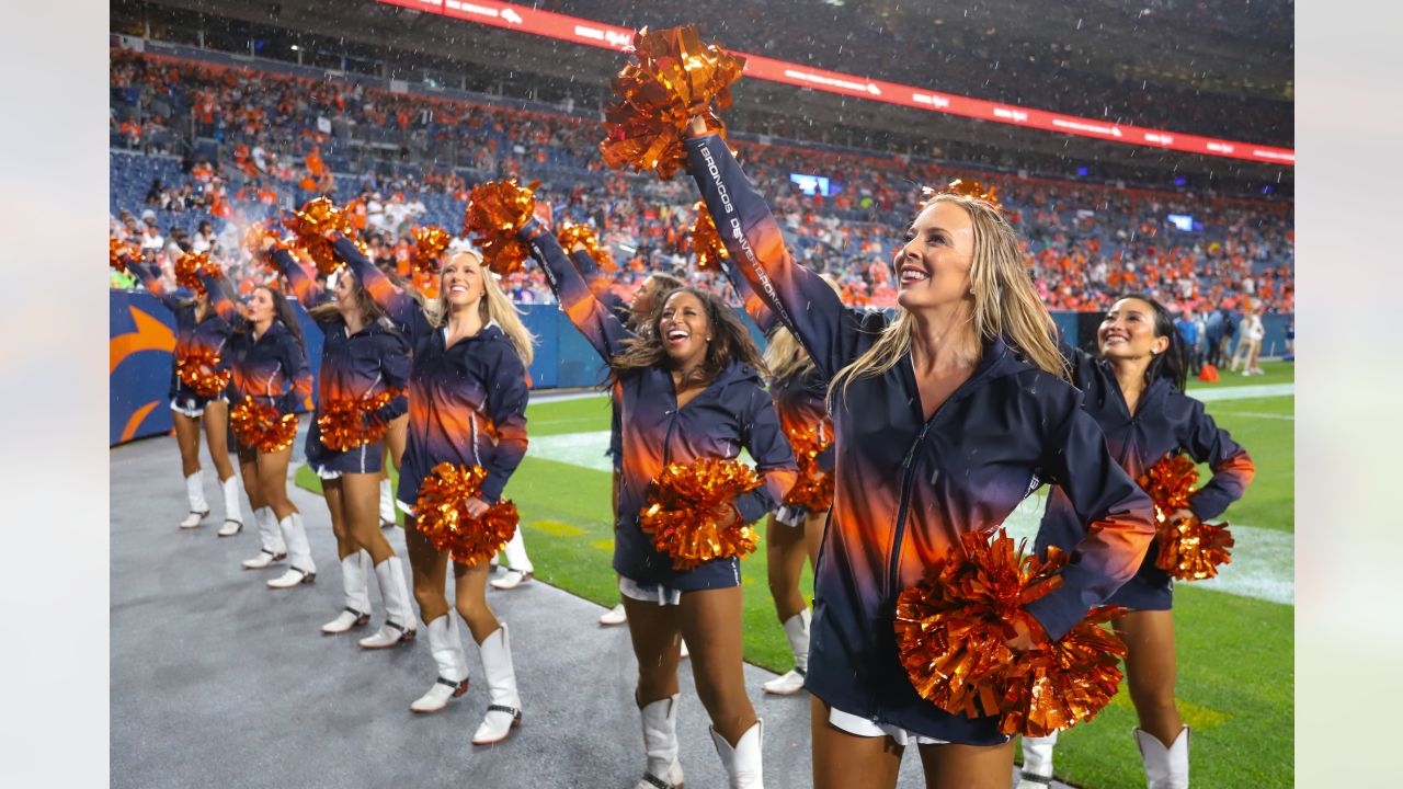 Denver Broncos cheerleaders during an NFL preseason football game, Aug. 27,  2022, in Denver. (AP Photo/David Zalubowski Stock Photo - Alamy