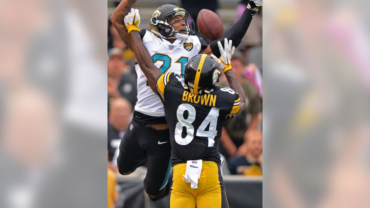 Jacksonville Jaguars tight end Chris Manhertz (84) walks off the field  after an NFL football game against the Denver Broncos at Wembley Stadium in  London, Sunday, Oct. 30, 2022. The Denver Broncos