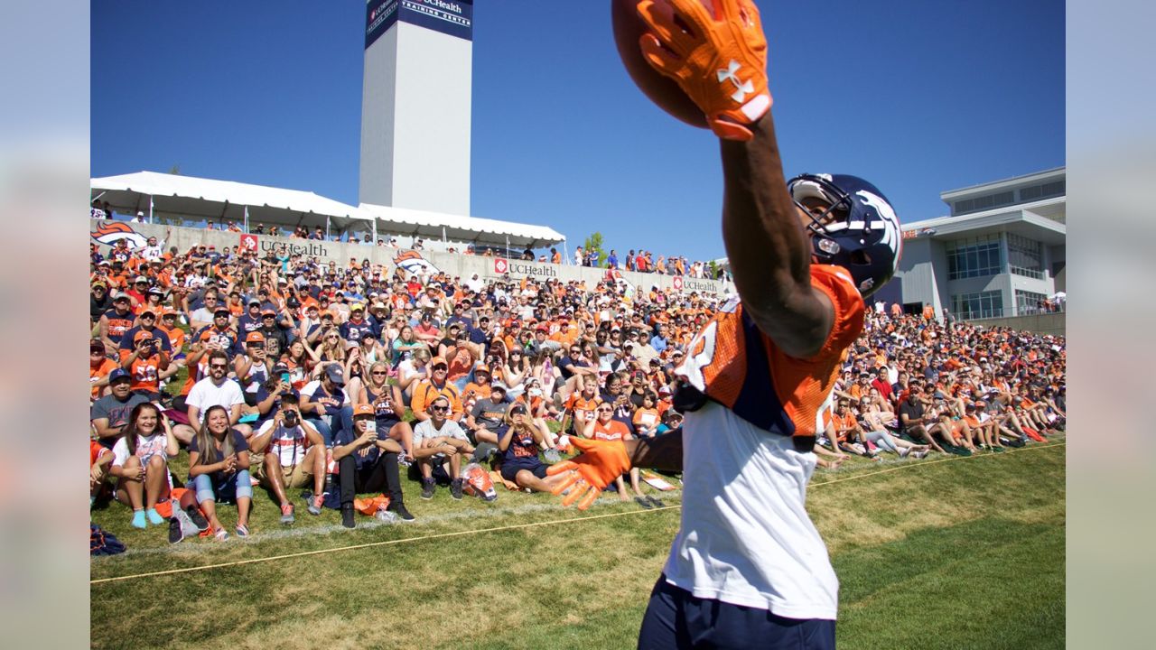 Broncos training camp: Huge crowd watches Cowboys, Broncos in