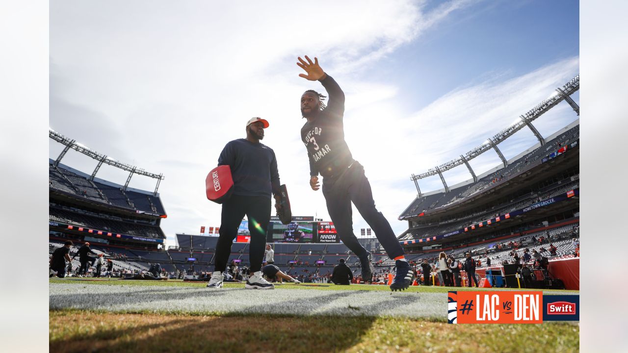 Pregame photos: Broncos arrive and prepare for Week 18 game vs. Chargers