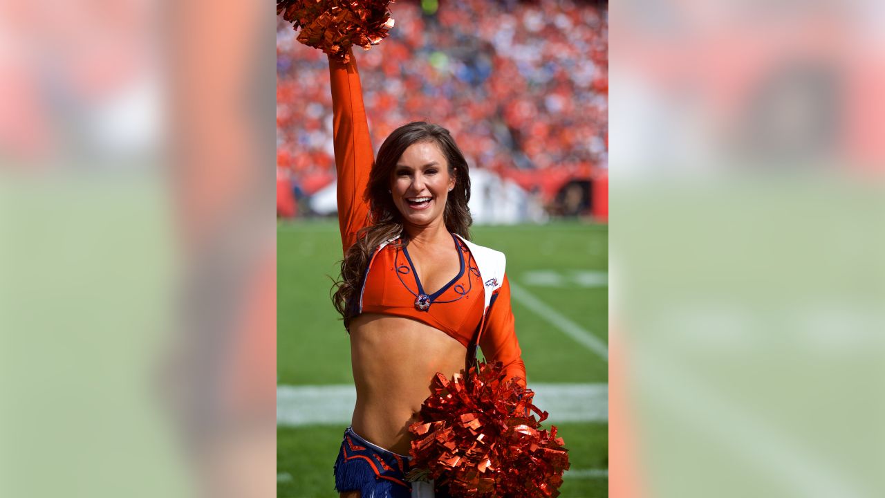 Denver Broncos Cheerleaders game gallery: vs. Bears