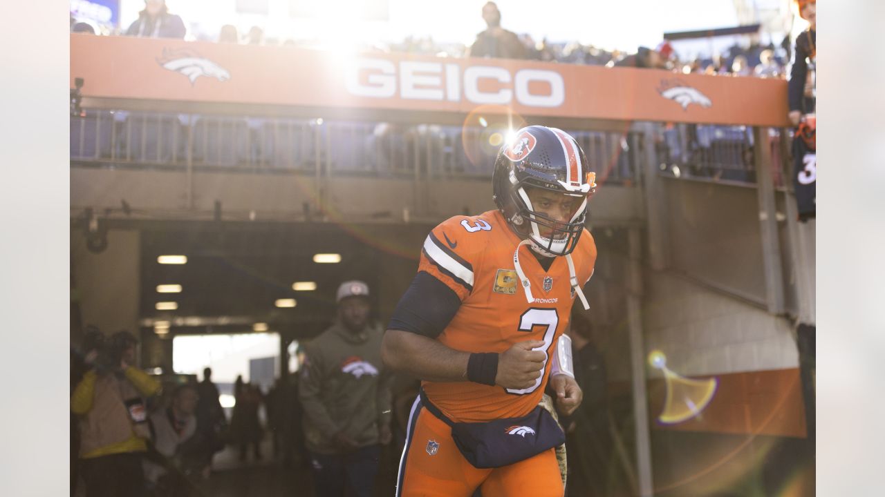 Russell Wilson, Derwin James kneel in prayer before Broncos