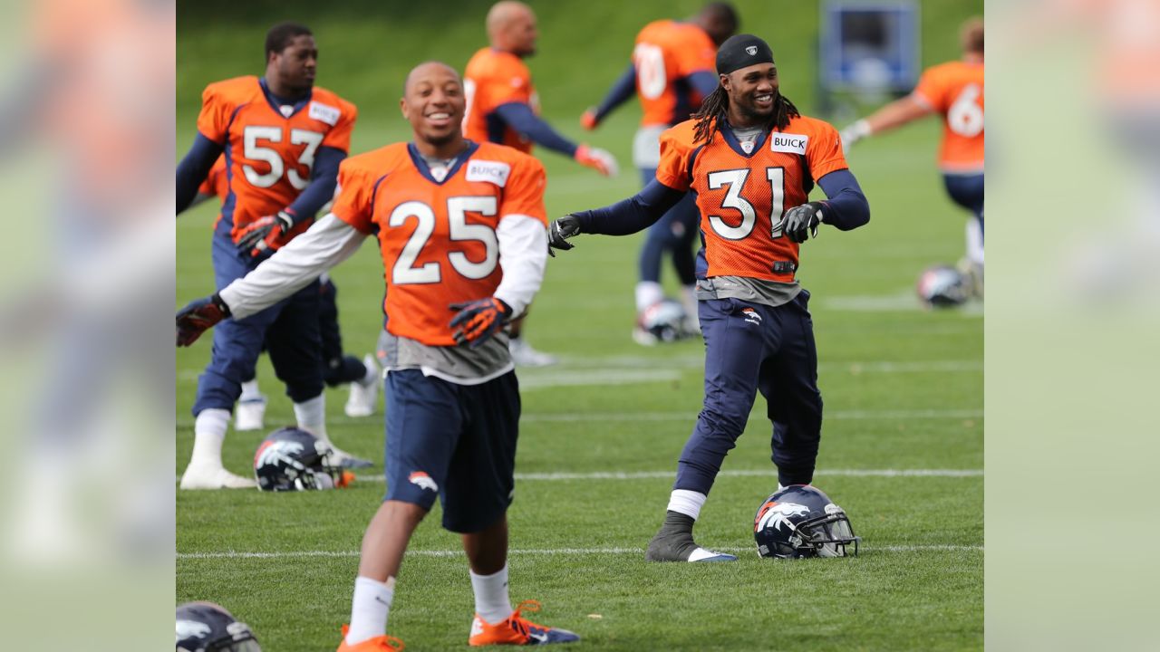 Javonte Williams, Pat Surtain II help inspire next generation at youth  football camp