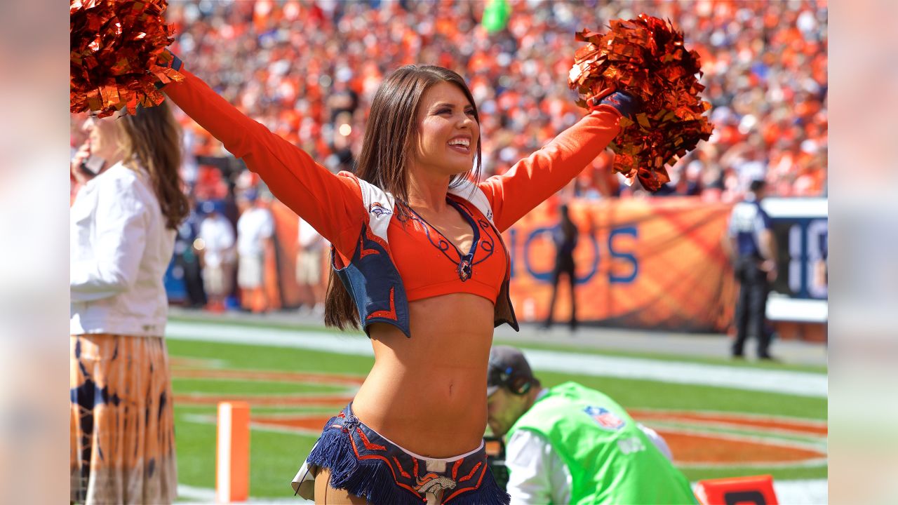 Denver Broncos cheerleader captain Jozie : r/cheerleaders