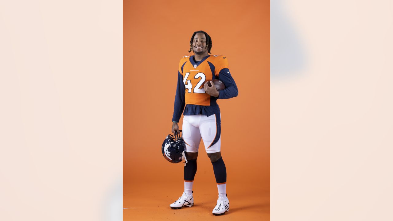 Denver Broncos inside linebacker Barrington Wade takes the practice field  during the NFL football team's training camp Tuesday, Aug. 2, 2022, at the  team's headquarters in Centennial, Colo. (AP Photo/David Zalubowski Stock