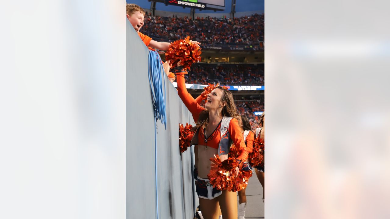 Denver Broncos cheerleaders during an NFL preseason football game, Aug. 27,  2022, in Denver. (AP Photo/David Zalubowski Stock Photo - Alamy