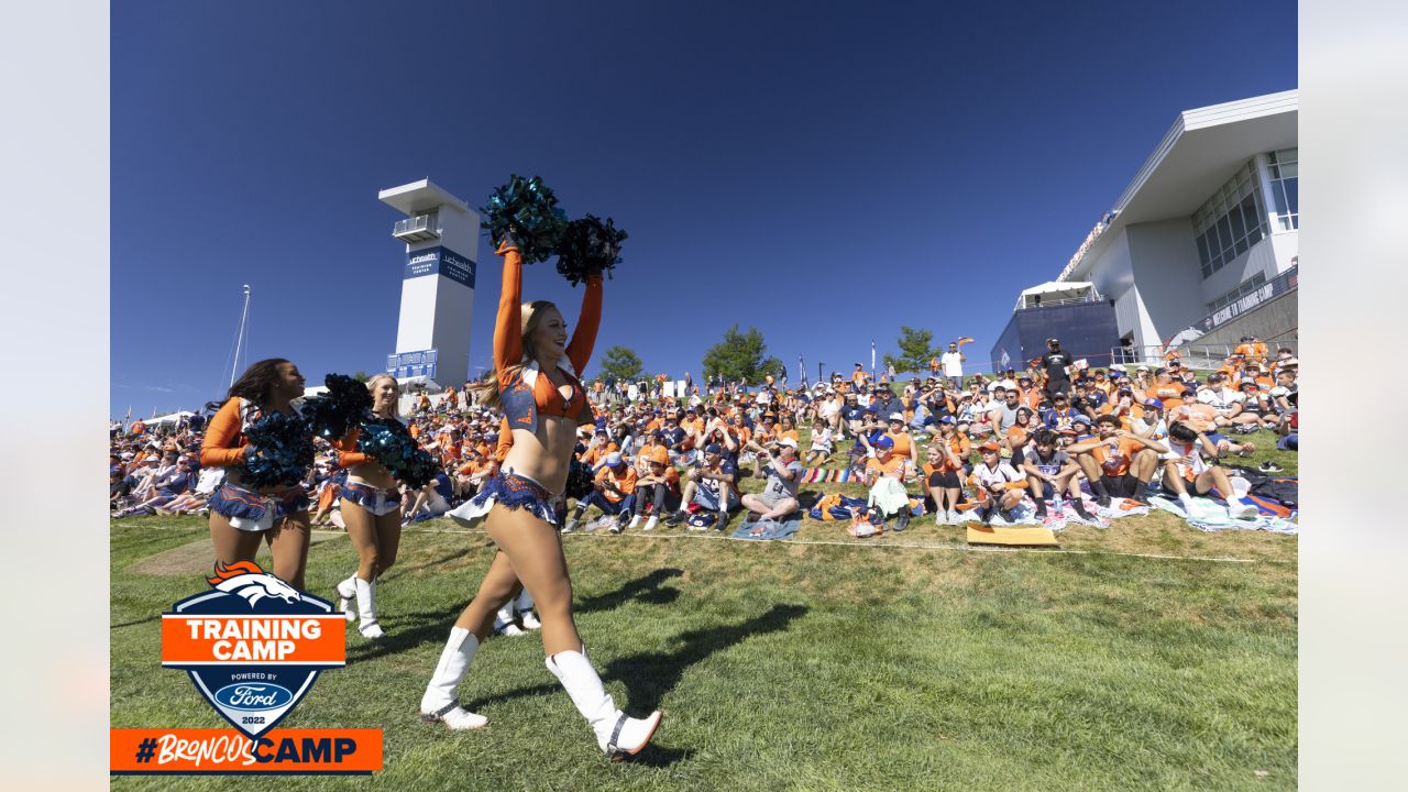 Broncos Stadium training camp practice draws more than 21,000 fans