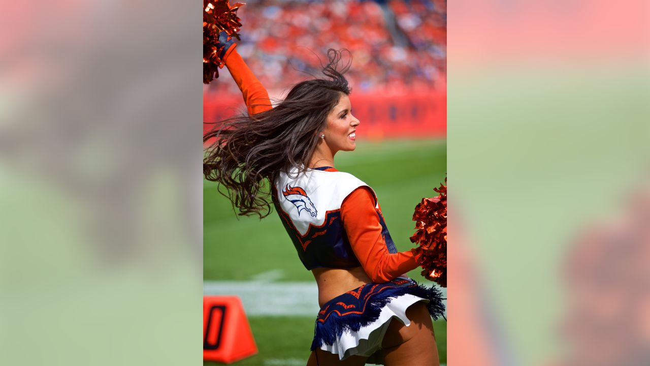 The Denver Broncos cheerleaders perform during the second half of a  preseason NFL football game against the Chicago Bears, Saturday, Aug. 18,  2018, in Denver. (AP Photo/David Zalubowski Stock Photo - Alamy