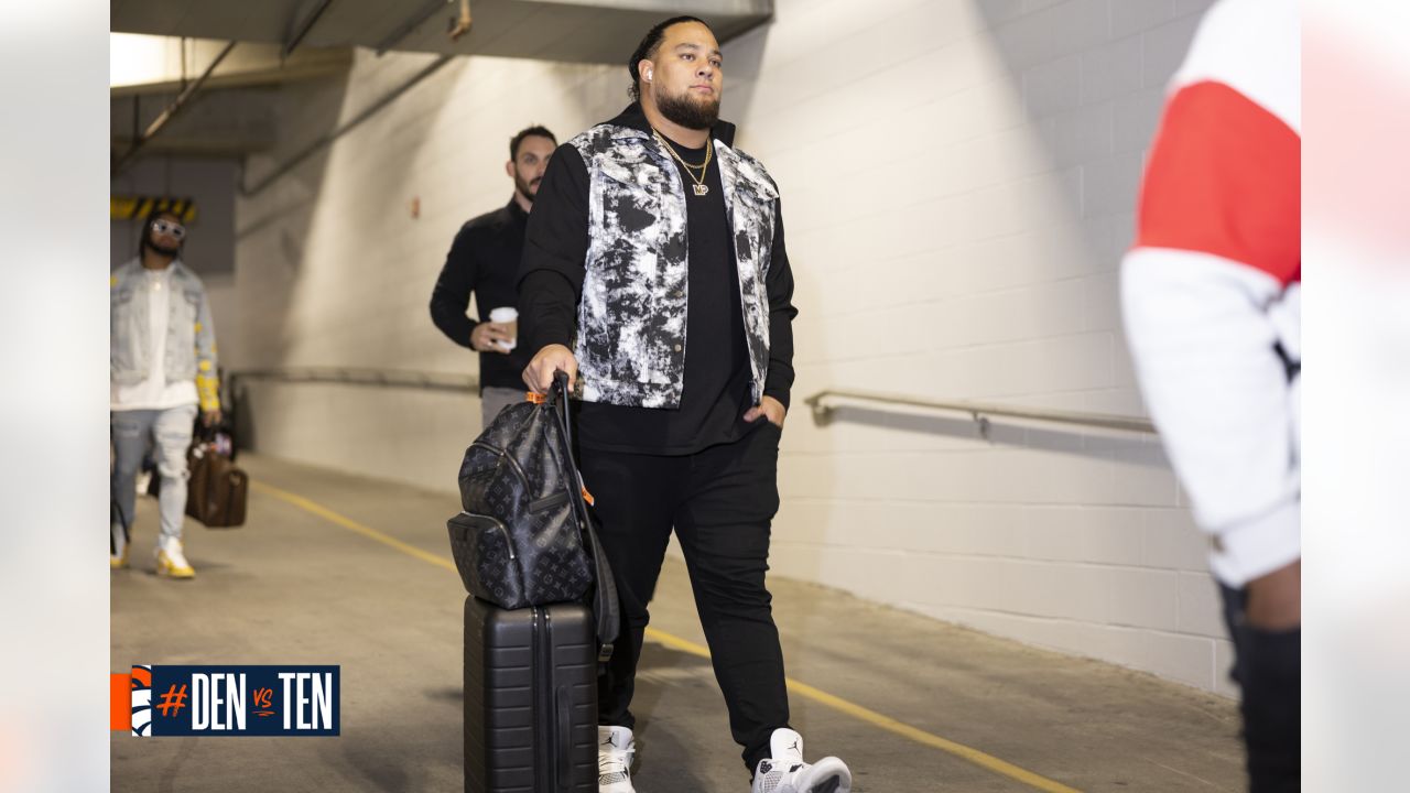 Pregame photos: Broncos arrive and prepare for Week 10 game vs. Titans