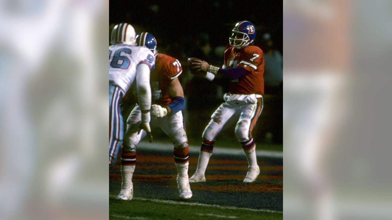 1991: Quarterback Warren Moon of the Houston Oilers drops back to pass  during the Oilers game versus a Denver Broncos at Mile High Stadium in  Denver, CO. (Icon Sportswire via AP Images