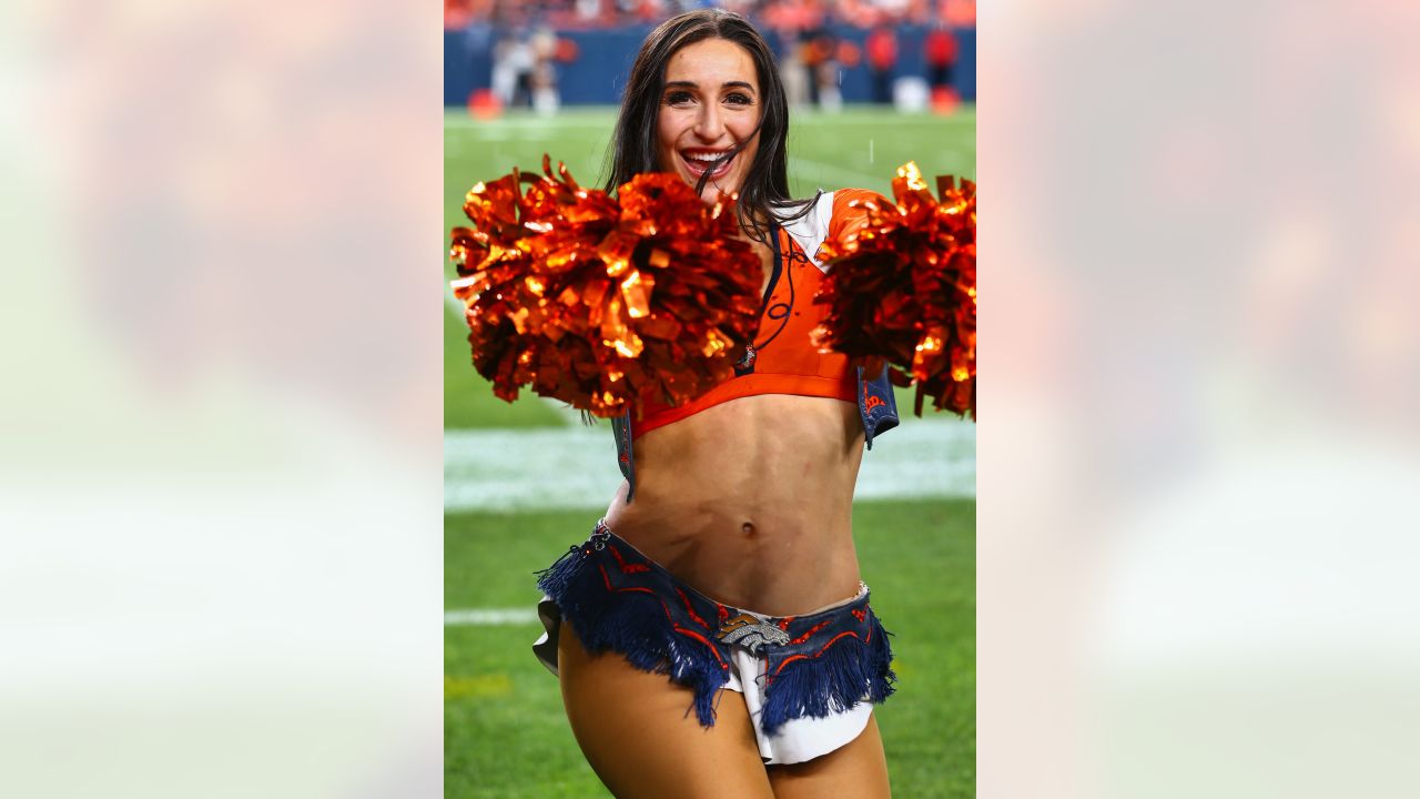 Denver Broncos cheerleaders during an NFL preseason football game, Aug. 27,  2022, in Denver. (AP Photo/David Zalubowski Stock Photo - Alamy