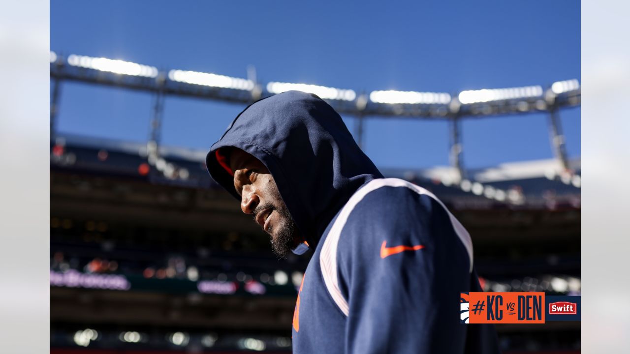 Pregame photos: Broncos arrive and prepare for Week 14 game vs. Chiefs