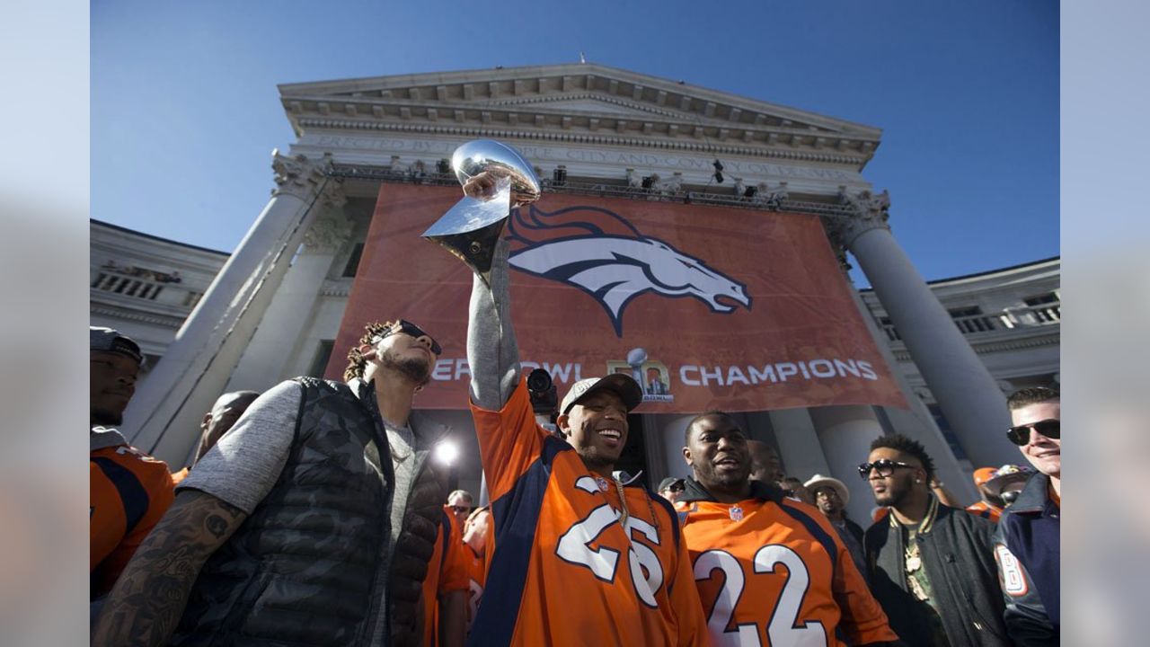 Park Ave Denver Broncos Super Bowl 50 Champion T-Shirt Size: XL Gray