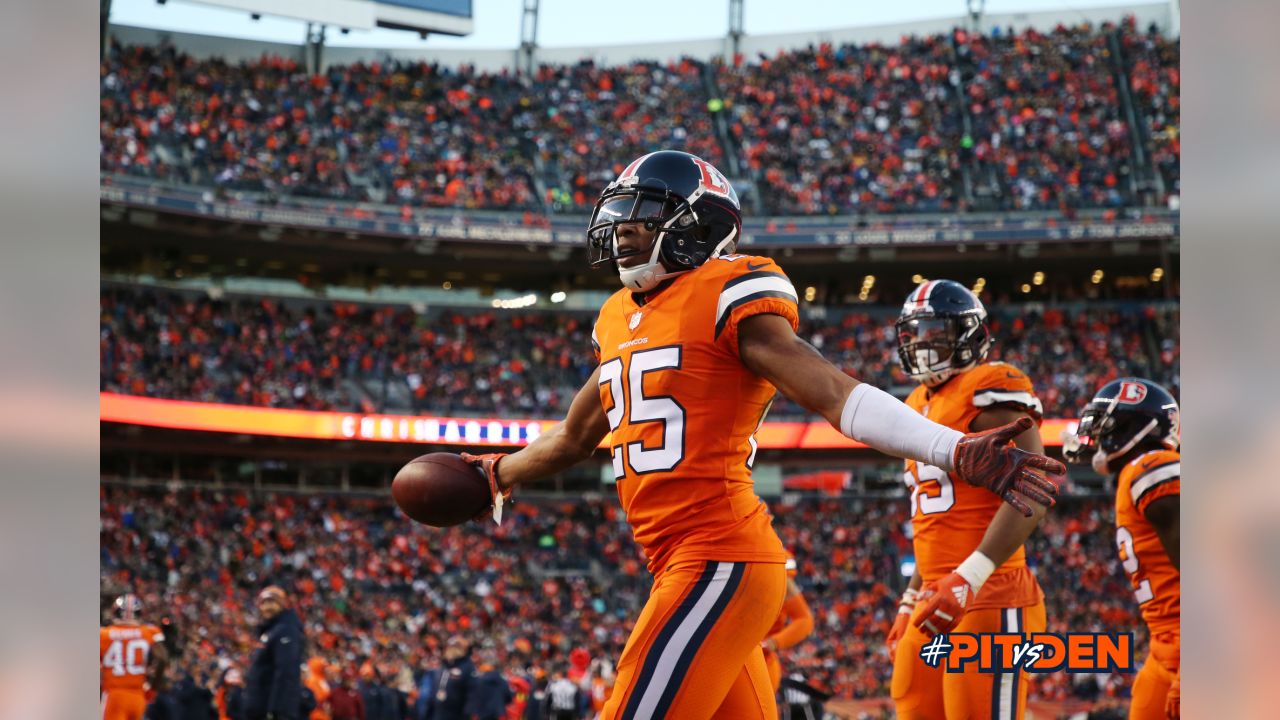 Photo: Denver Broncos Host the Pittsburgh Steelers in Denver -  DEN2009110910 