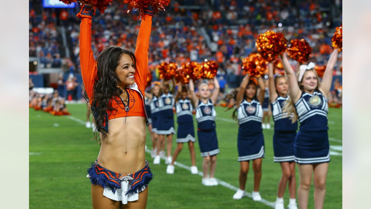 Denver Broncos cheerleaders during an NFL preseason football game, Aug. 27,  2022, in Denver. (AP Photo/David Zalubowski Stock Photo - Alamy