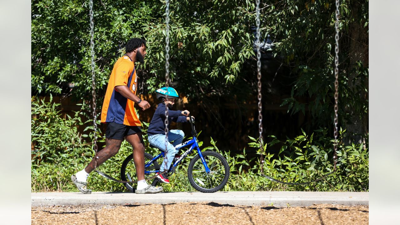 Broncos' Lloyd Cushenberry helps gift 29 bikes to Wyatt Academy fifth  graders