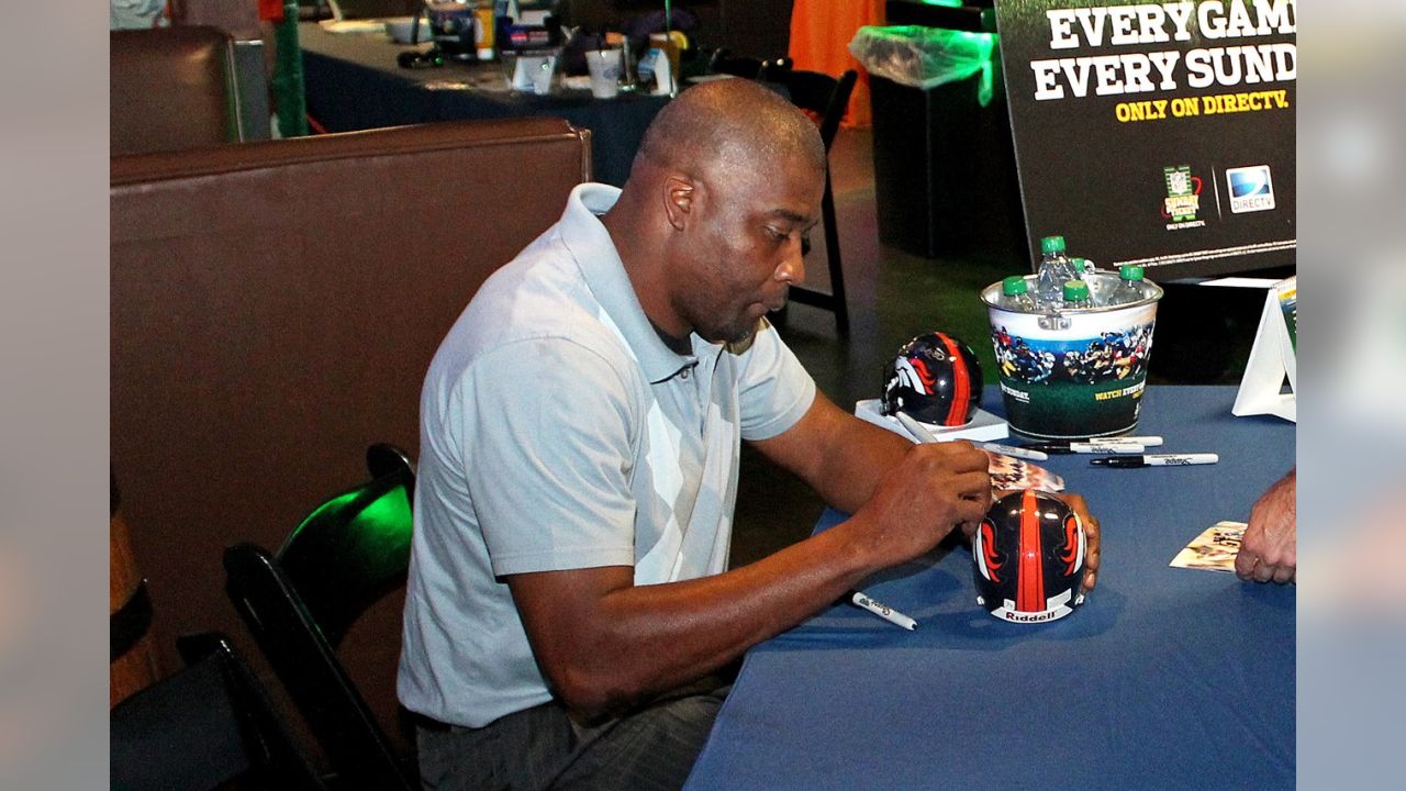 DirecTV Hosts Fantasy Draft Party at Tavern