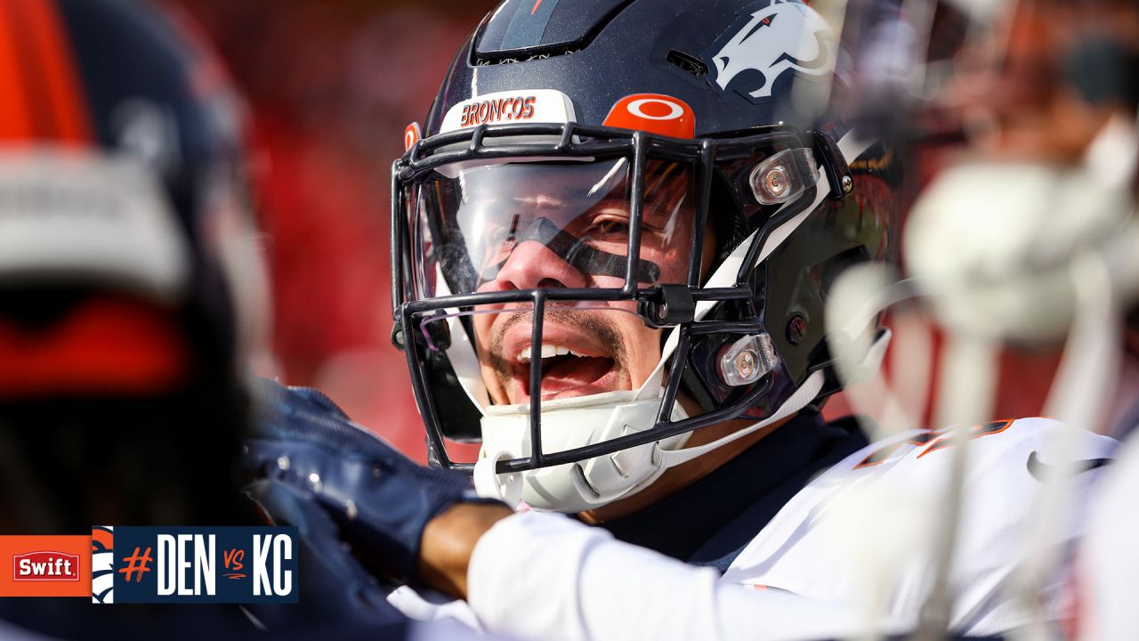 Pregame photos: Broncos arrive and prepare for Week 17 game vs. Chiefs