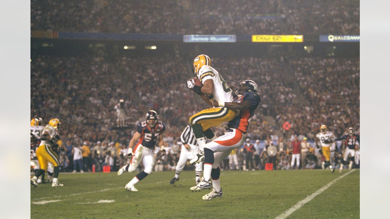 PACKERVILLE, U.S.A.: Super Bowl XXXII — As Seen By the Media