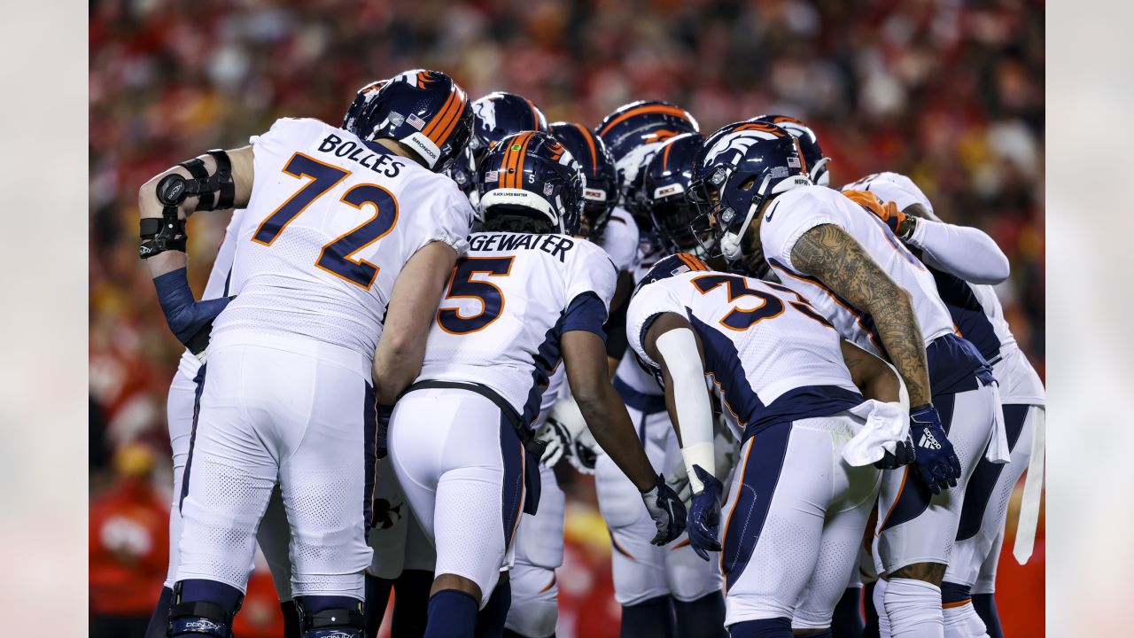 DENvsKC in-game photos: Broncos battle to the end, fall vs. Chiefs