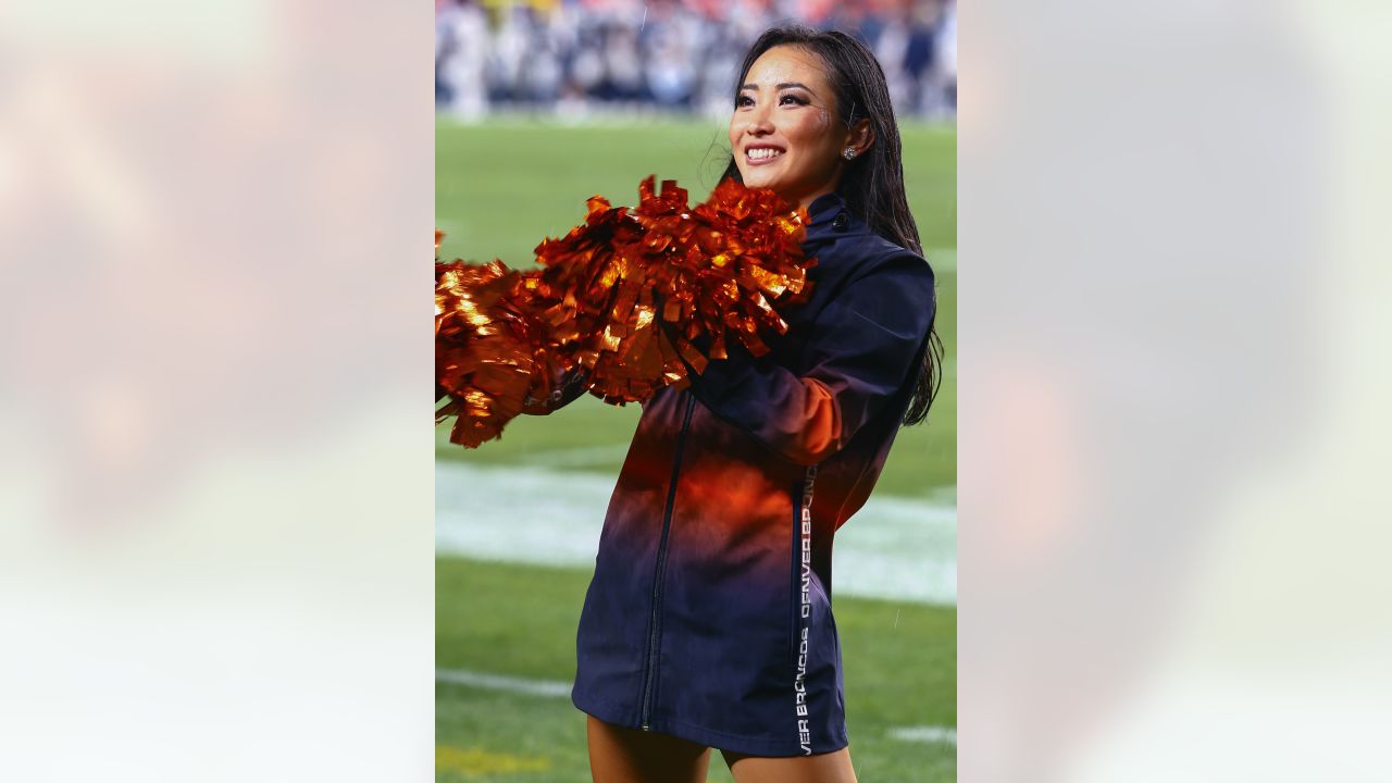 Denver Broncos cheerleaders during an NFL preseason football game, Aug. 27,  2022, in Denver. (AP Photo/David Zalubowski Stock Photo - Alamy