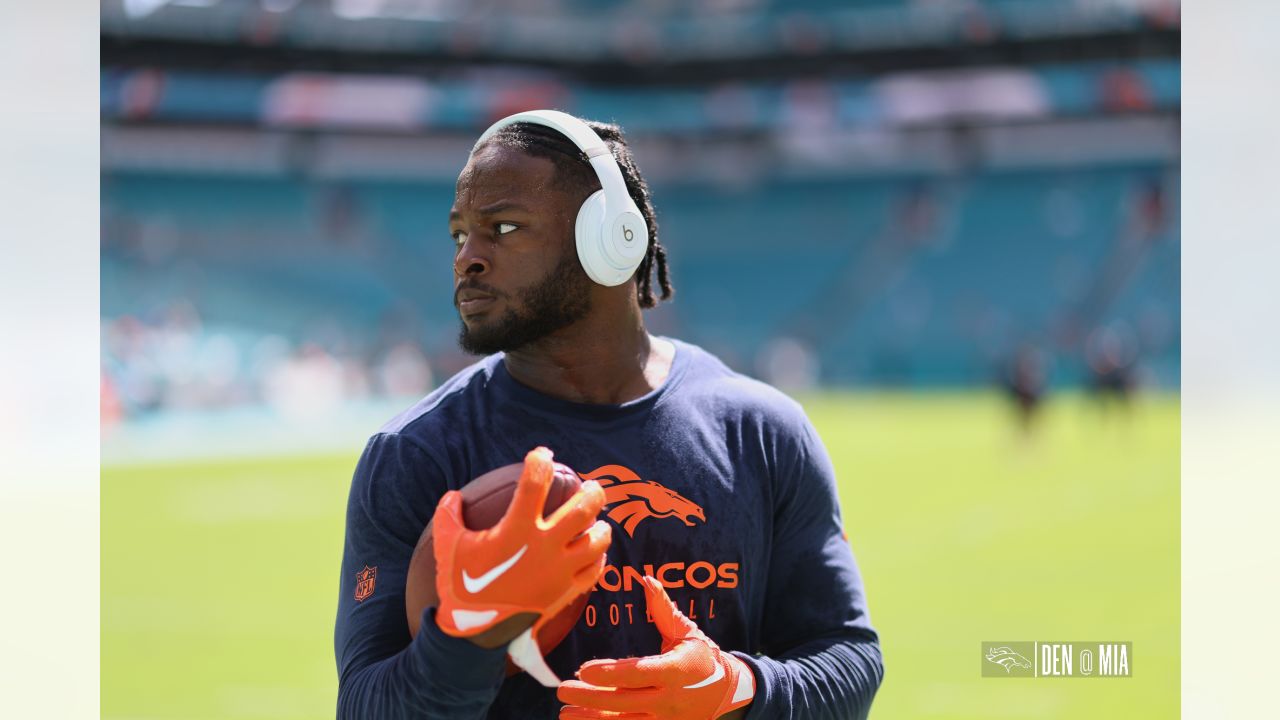 Pregame photos: Broncos arrive and prepare for Week 3 game vs. Dolphins