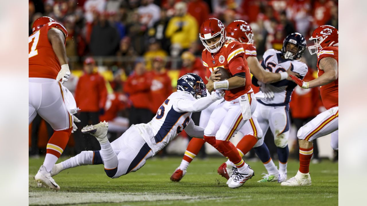 DENvsKC in-game photos: Broncos battle to the end, fall vs. Chiefs