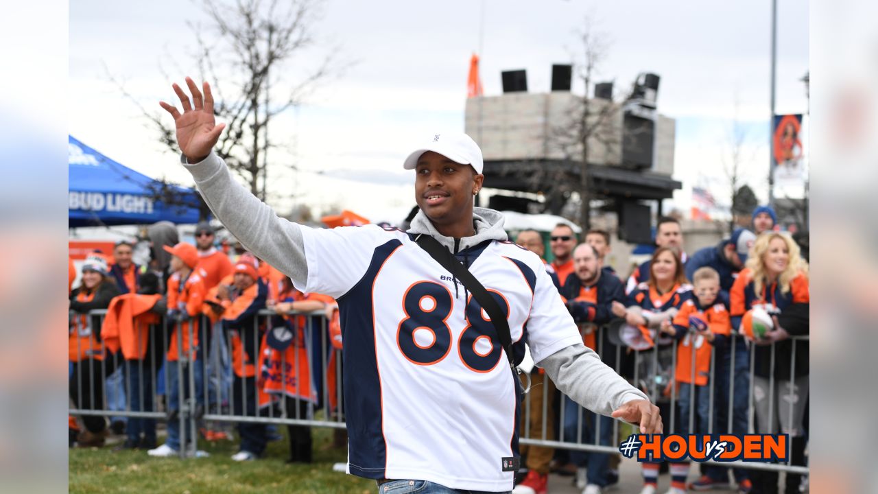 Los Angeles Rams - Von Miller honoring Demaryius Thomas during pregame  warmups.