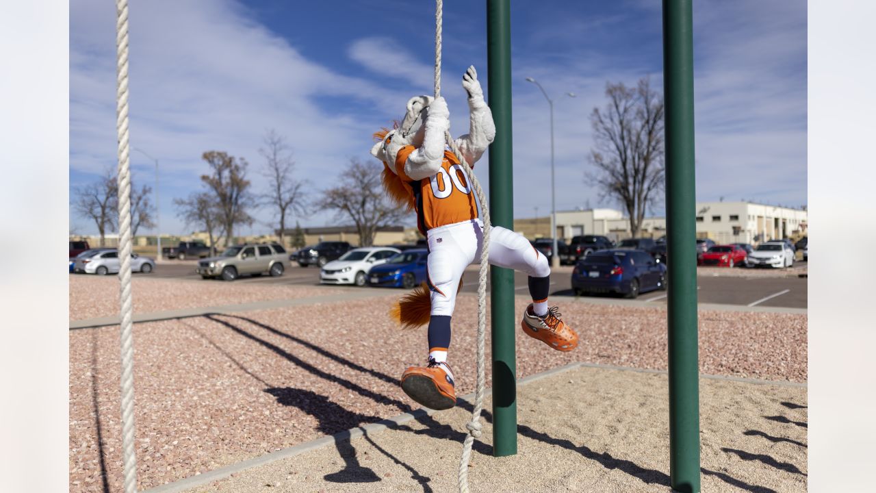 Broncos visit Fort Carson on 2022 Salute to Service Caravan