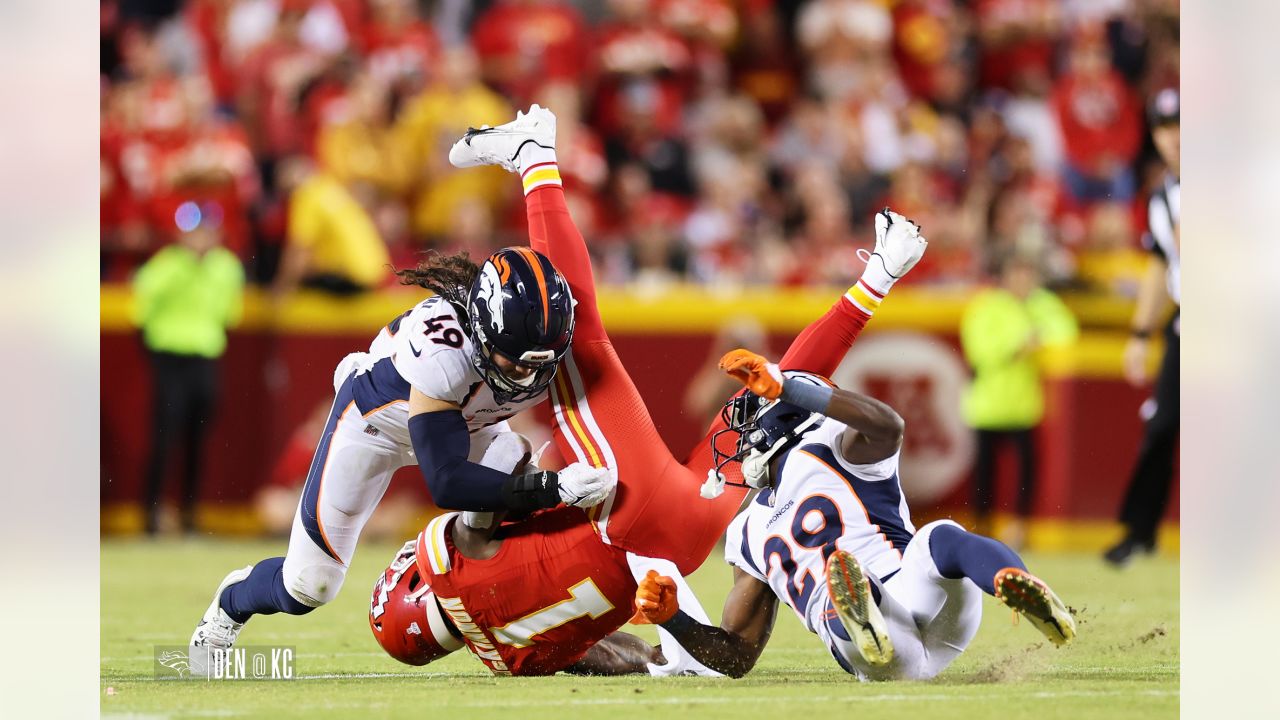 General huddle picture of the Kansas City Chiefs against the Denver Broncos  of an NFL football game Sunday, December 11, 2022, in Denver. (AP  Photo/Bart Young Stock Photo - Alamy