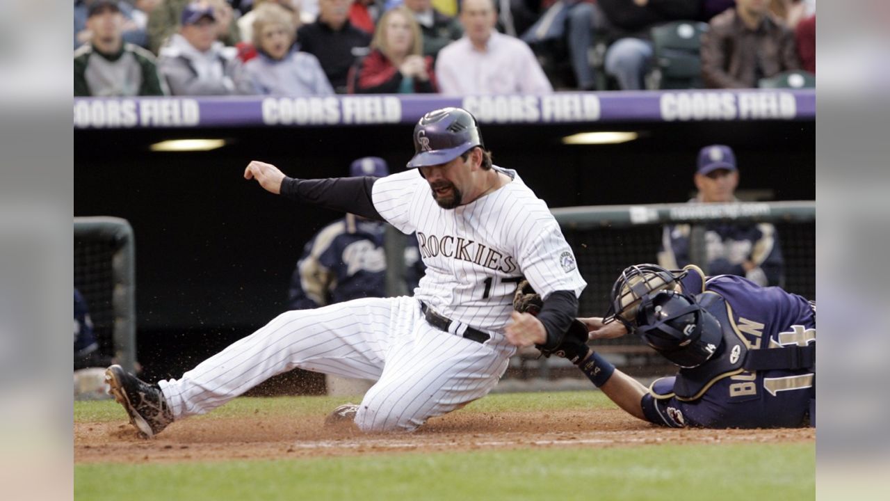 Field of screams: Todd Helton receives Mile High salute from Broncos fans –  The Denver Post