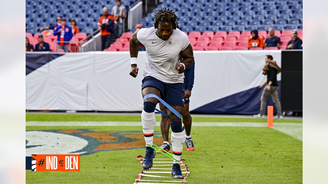 Pregame photos: Broncos arrive and prepare for Week 5 game vs. Colts on  'Thursday Night Football'