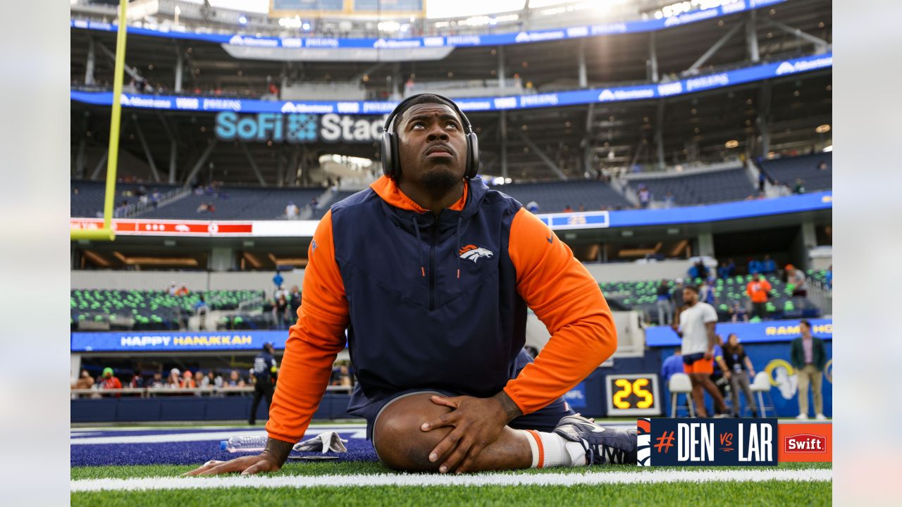 Pregame photos: Broncos arrive and prepare for Week 16 game vs. Rams