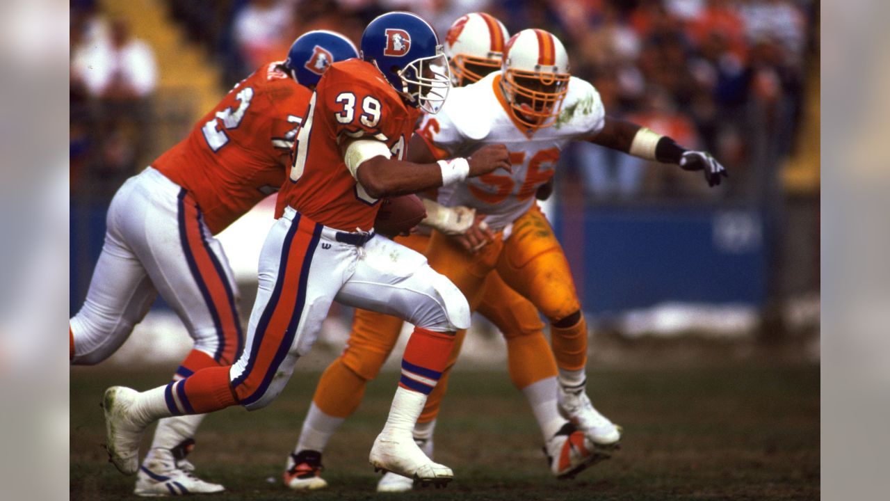 Denver Broncos Dre' Bly intercepts a pass intended for New York