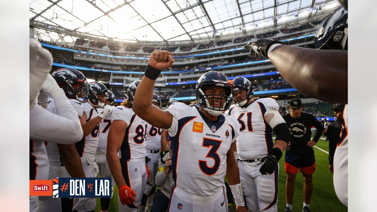 Pregame photos: Broncos arrive and prepare for Week 16 game vs. Rams