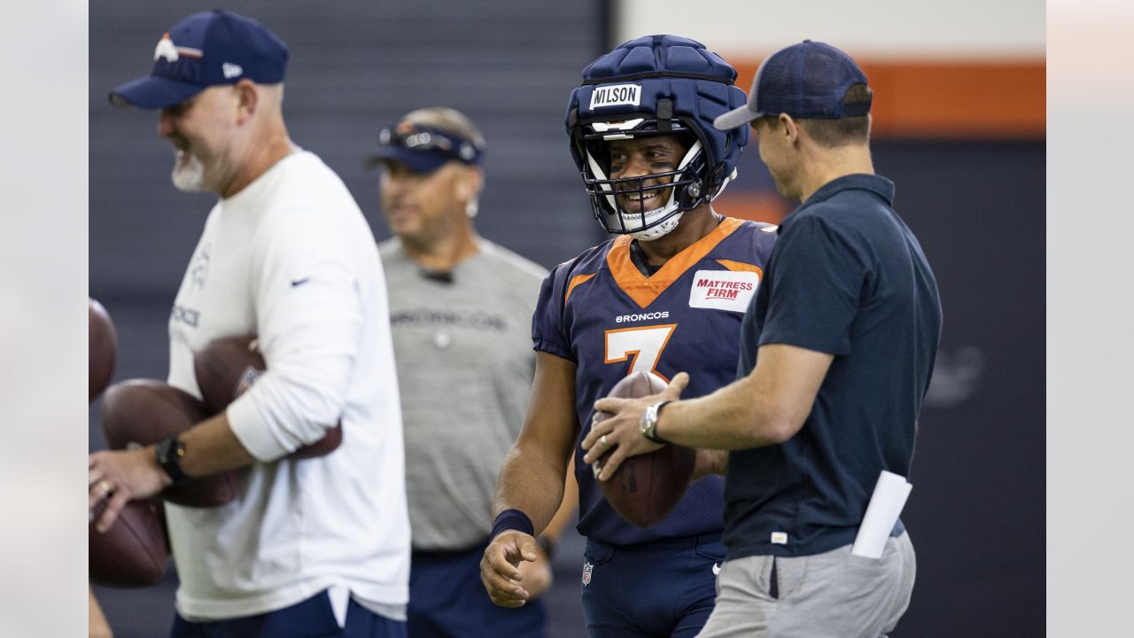 Drew Brees visits Broncos practice - CBS Colorado