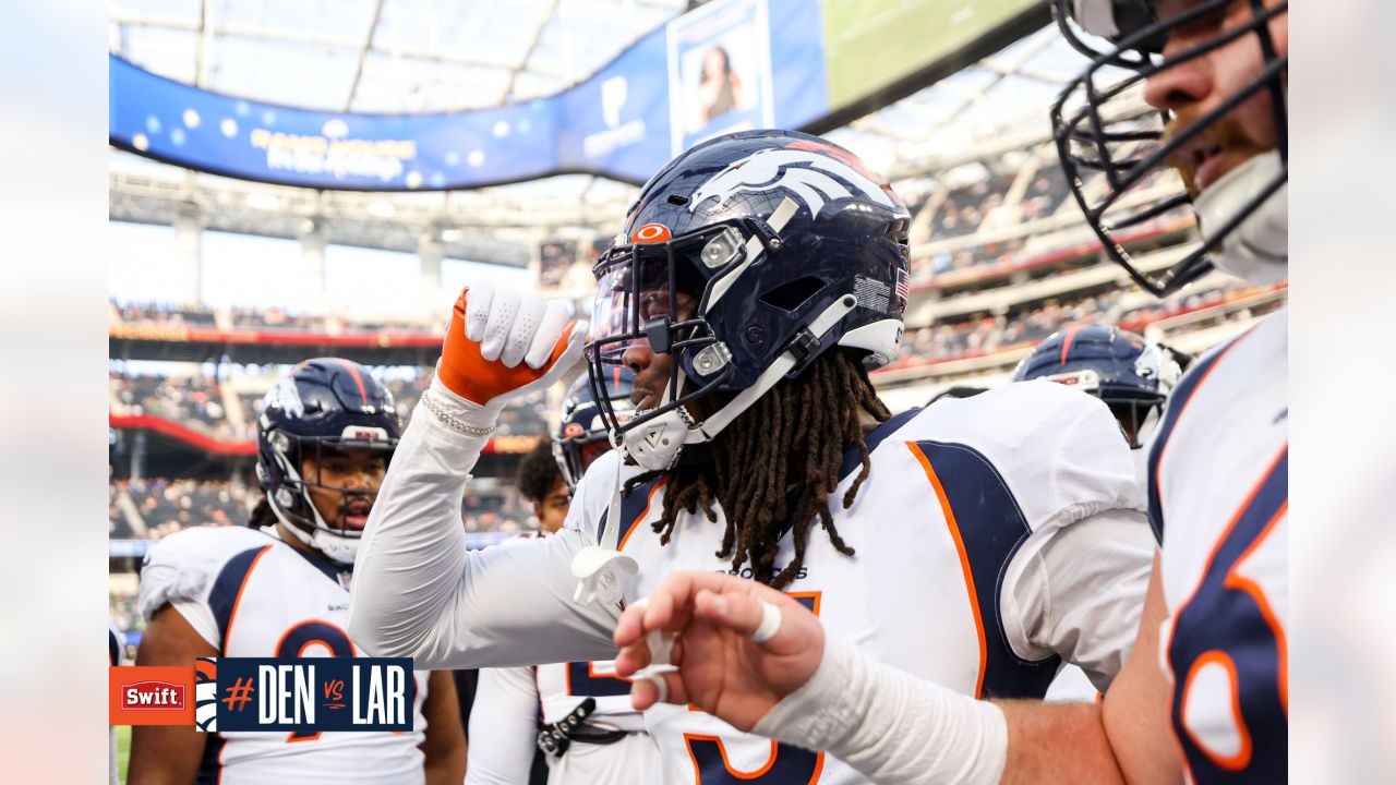 Pregame photos: Broncos arrive and prepare for Week 16 game vs. Rams