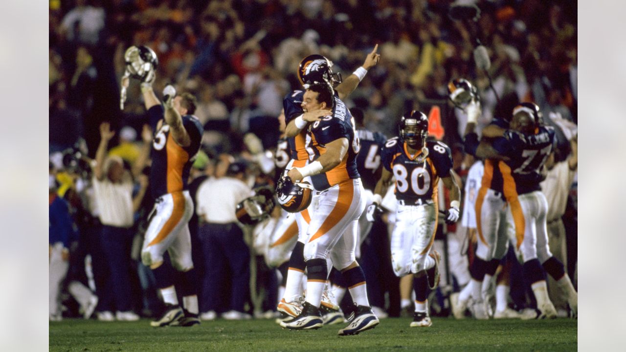 Denver Broncos' John Elway (7) gives a high five to a teammate after their  victory over the Green Bay Packers in Super Bowl XXXII at Qualcomm Stadium  in San Diego Sunday, Jan.