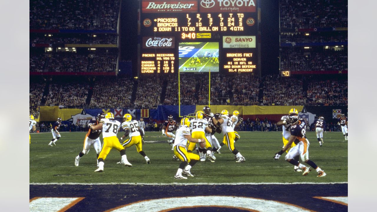 NFL FILE: Terrell Davis of the Denver Broncos during Super Bowl XXXII  against the Green Bay Packers in San Diego, California. (Icon Sportswire  via AP Images Stock Photo - Alamy