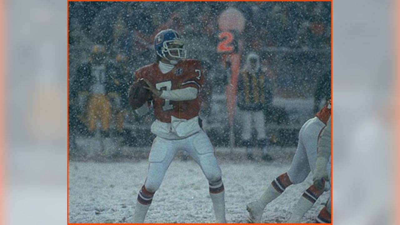 Quarterbacks JOHN ELWAY (7) and GARY KUBIAK (8) with defensive