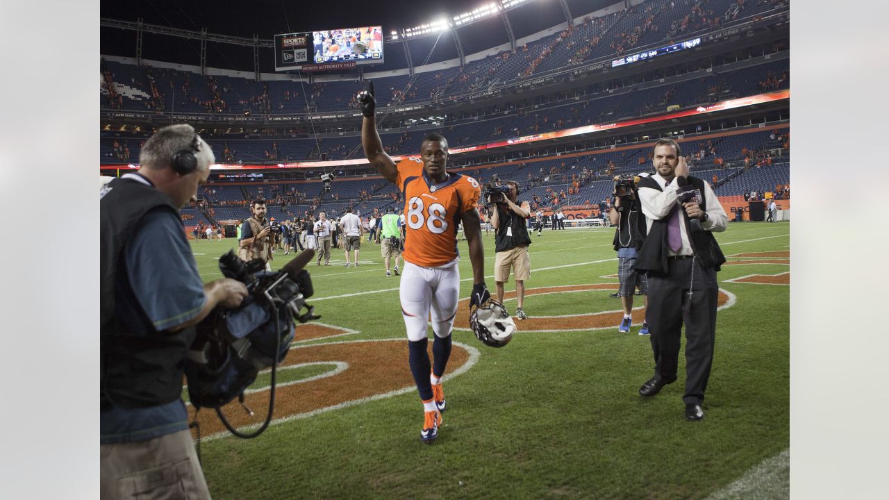 September 15, 2013: Denver Broncos quarterback Peyton Manning (18) signals  a touchdown during a week 2 NFL matchup between the Denver Broncos and the  Stock Photo - Alamy