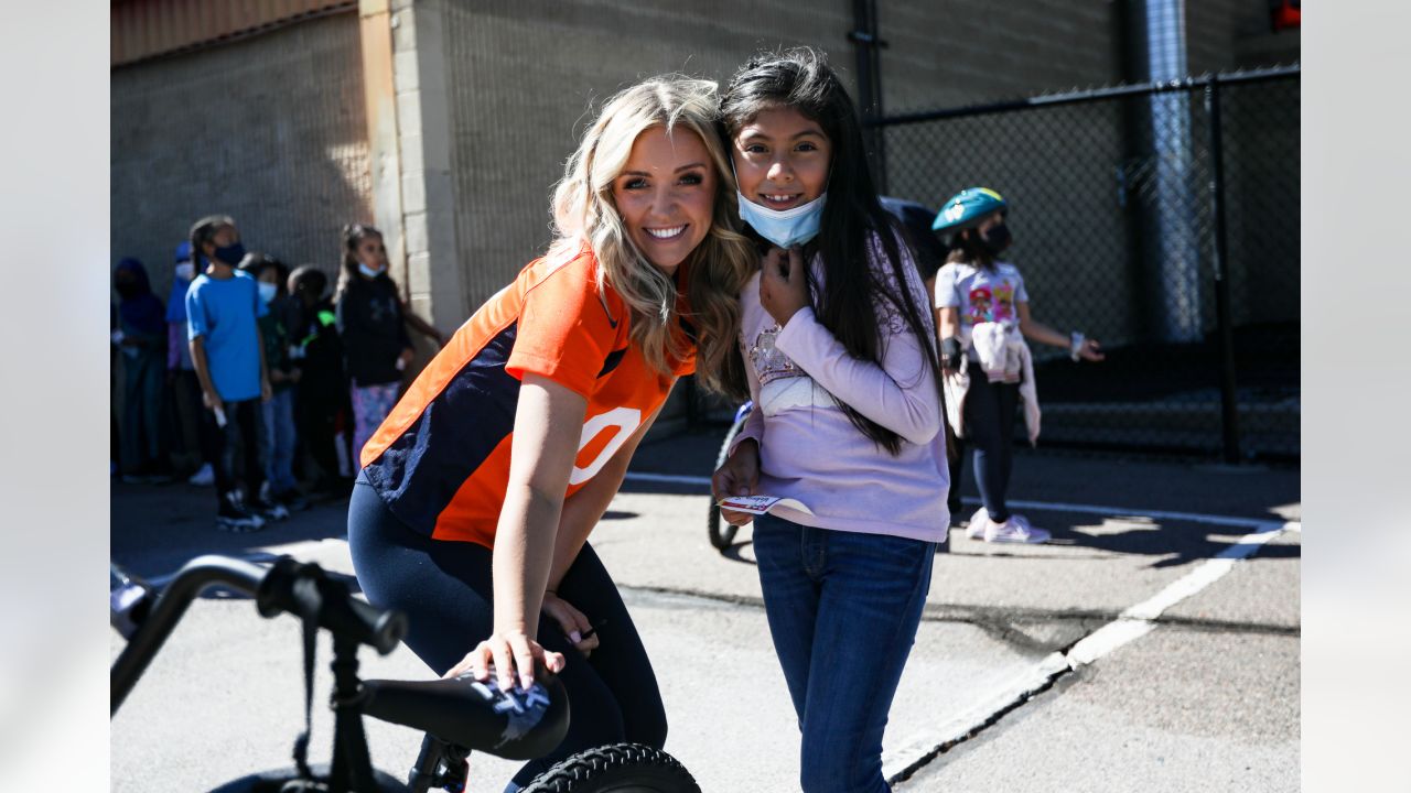 Broncos' Lloyd Cushenberry helps gift 29 bikes to Wyatt Academy fifth  graders