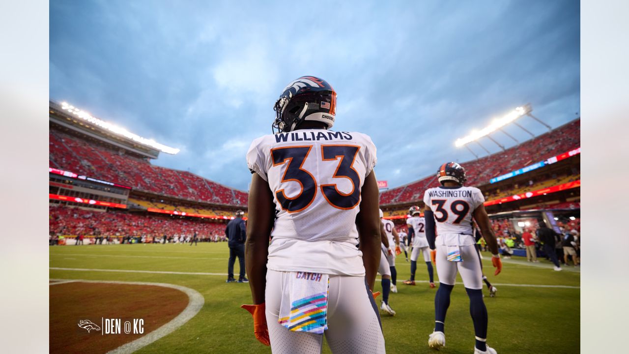 Pregame photos: Broncos arrive and prepare for Week 14 game vs. Chiefs