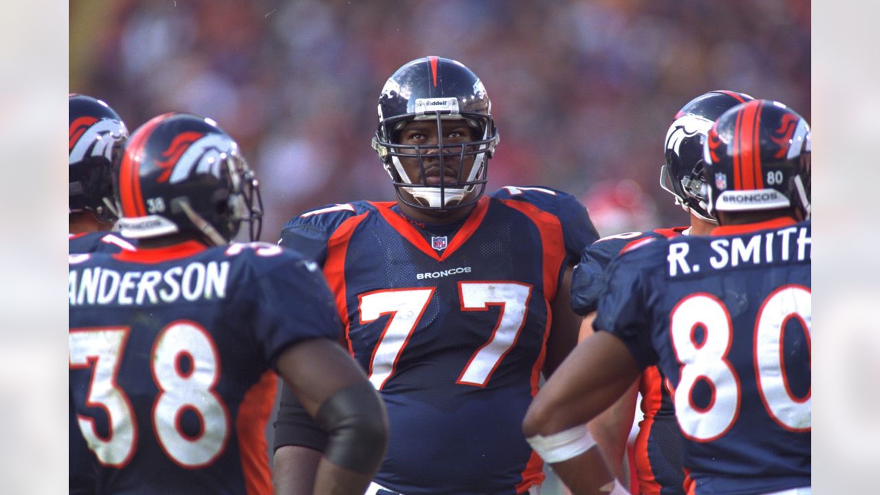 Tony Jones, 2-time Super Bowl champion with Broncos, dies at 54