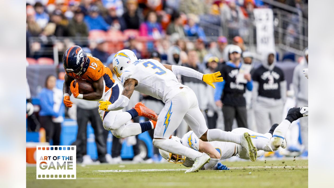 Pregame photos: Broncos arrive and prepare for Week 18 game vs. Chargers