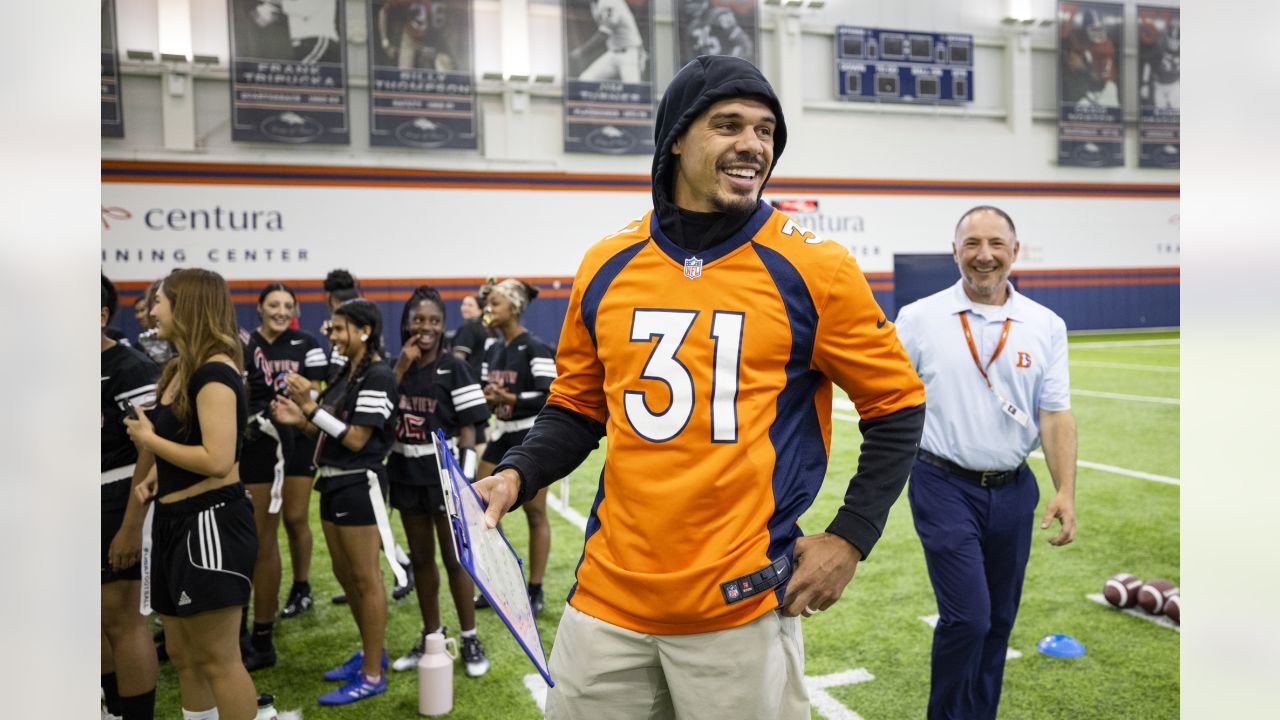 Denver Broncos host 2nd annual girls' high school football coaching clinic  - High School Football America